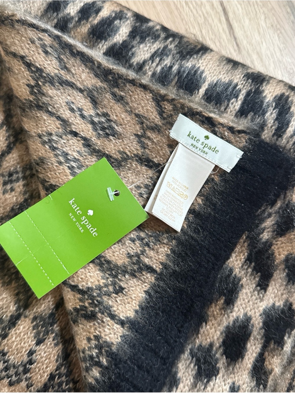 KATE SPADE New York Acrylic Knit Leopard Scarf NWT Super Soft XL Winter - Picture 4 of 5